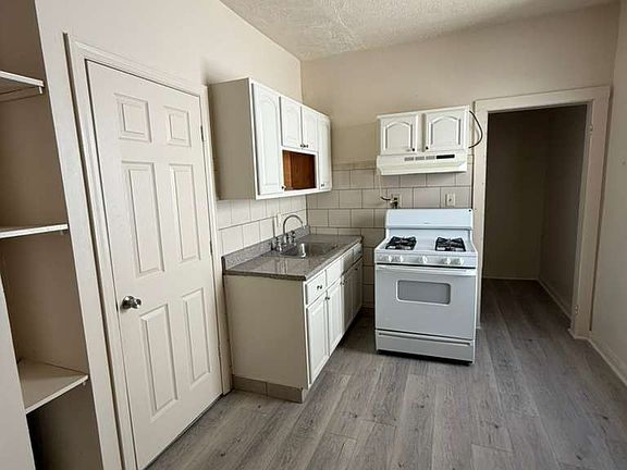 3rd image of 220 Trumbull St APT 2