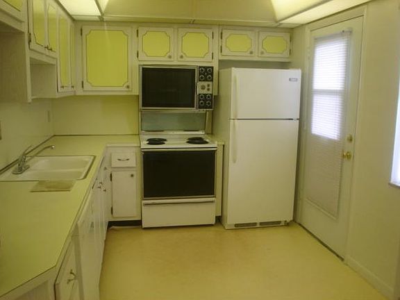 5th image of 1201 NE 191st St #G416