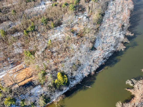 3125 Riverbend Trl, Fennville, MI 49408