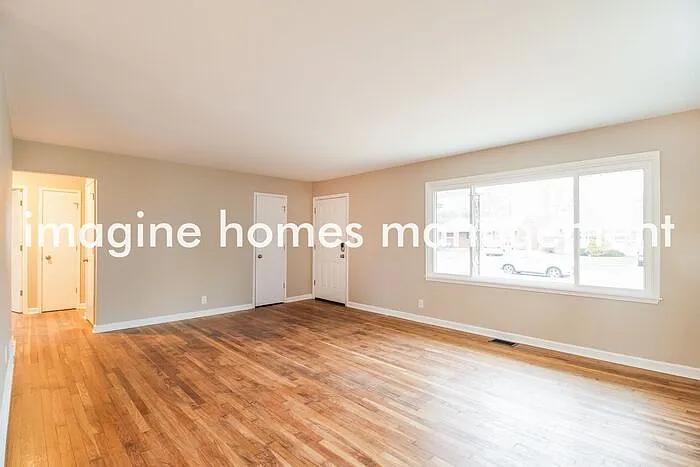 3 bed, 1.0 bath, 1166 sqft, $1,850 — Photo 2