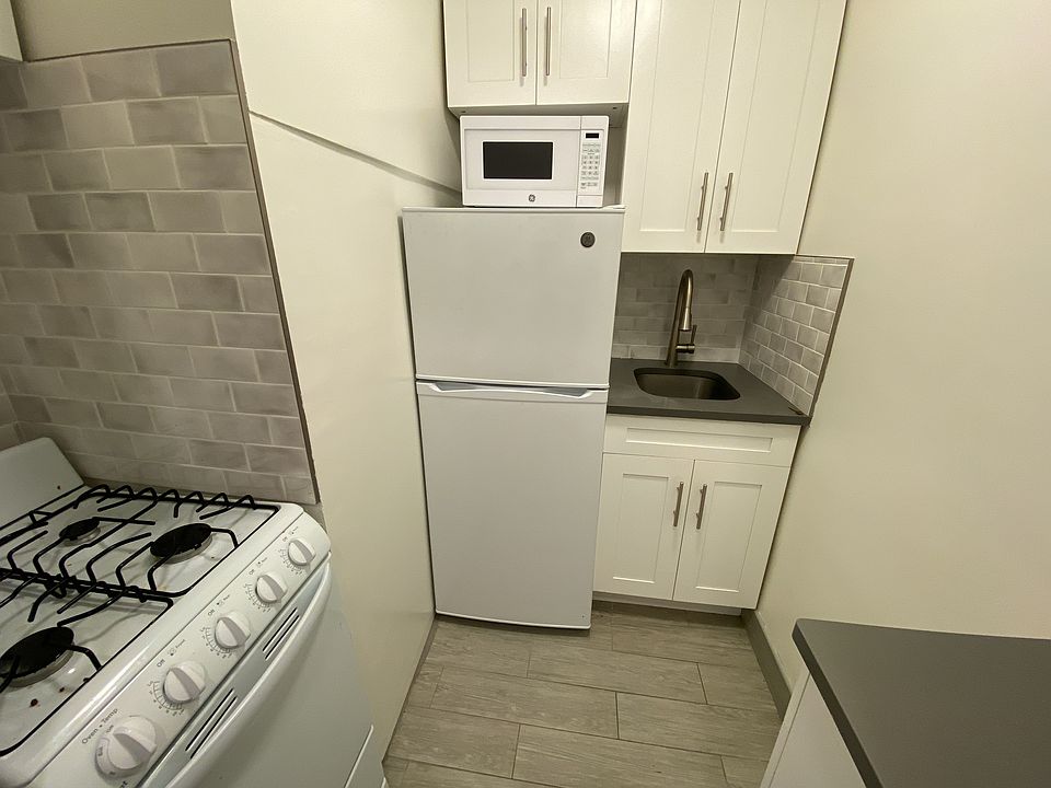 2nd image of 1728 2nd Ave APT 1D
