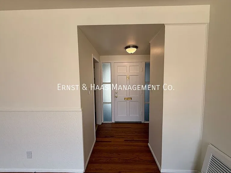 2862 Knoxville Ave — Photo 10