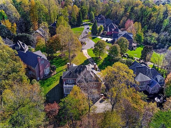 5th image of 27 Rosebay Ln