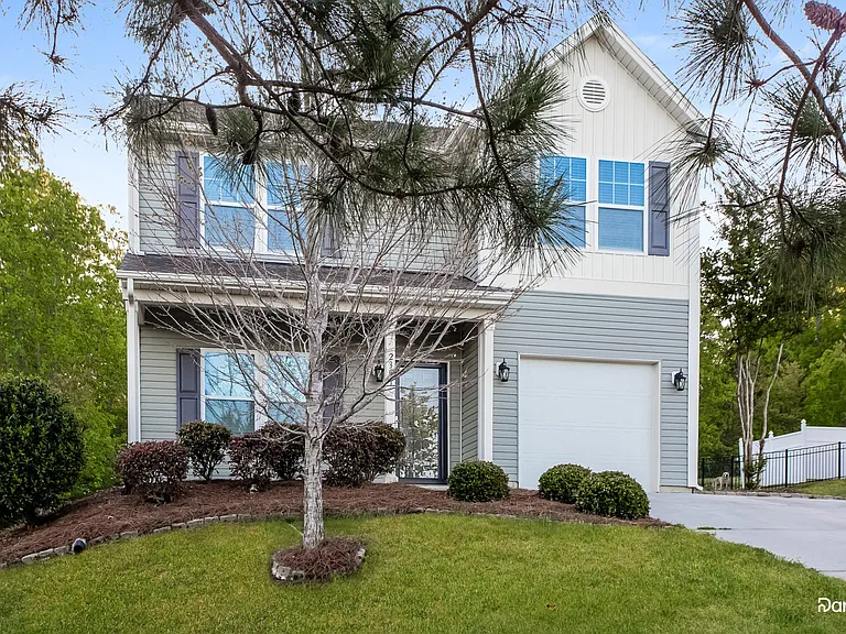 2301 Stonehaven Dr — Photo 3