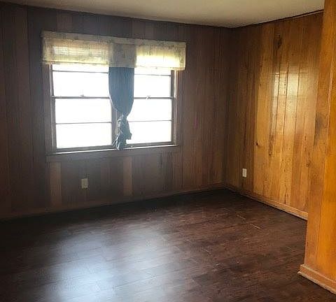 4th image of 209 E Jordan St