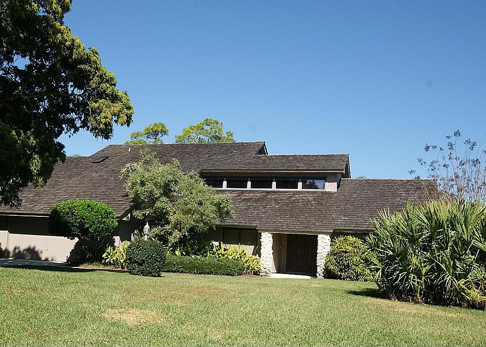 Beautiful 2-story 4BR/3BA home on 1/2 acre lot.