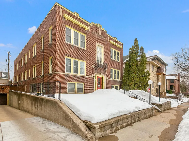 Emmerson Terrace Apartments — Photo 23