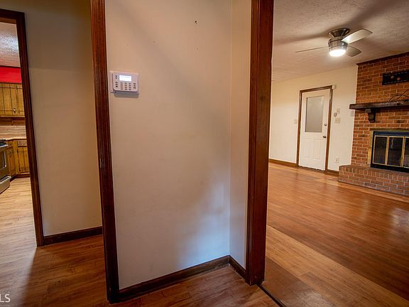 3rd image of 2120 Teri Ln SE