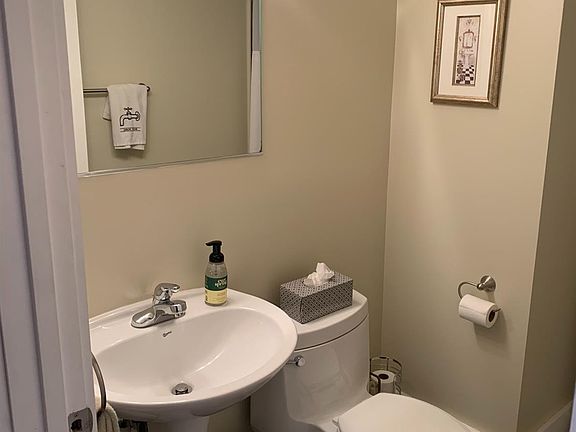 5th image of 275 S Limestone St #230