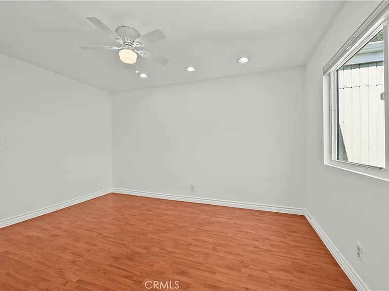 22117 Burbank Blvd #5 — Photo 26