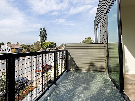 2nd image of 2721 W Avenue 33