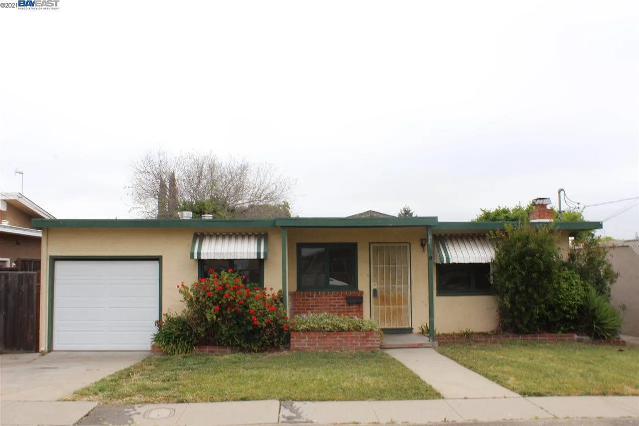 19054 Mayberry Dr photo 1