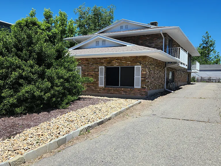 1597 E Stratford Ave — Photo 1