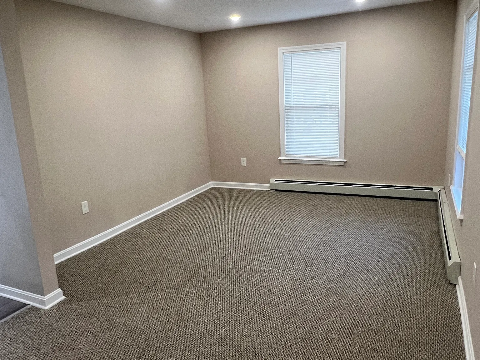 2 bed, 1000 sqft, $3,050 — Photo 3