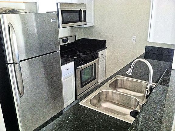 4th image of 10932 Bloomfield St APT 6