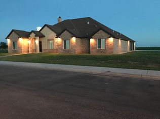 810 W 9th St, Idalou, TX 79329