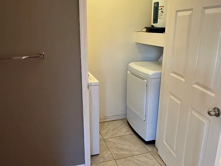 2000 Erving Cir #GROUND FLOOR — Photo 7