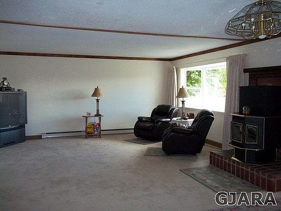 4th image of 1009 Centennial Dr