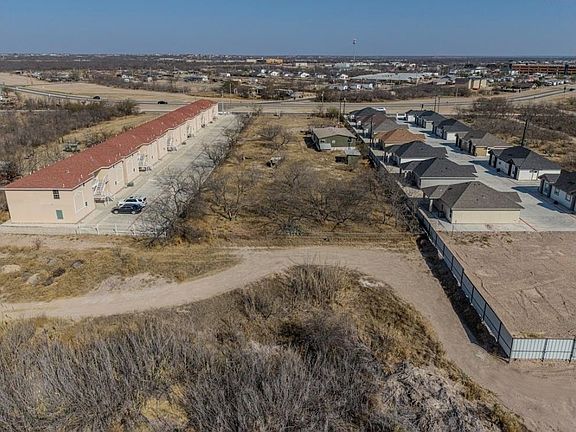 4th image of 371 Riverside Dr