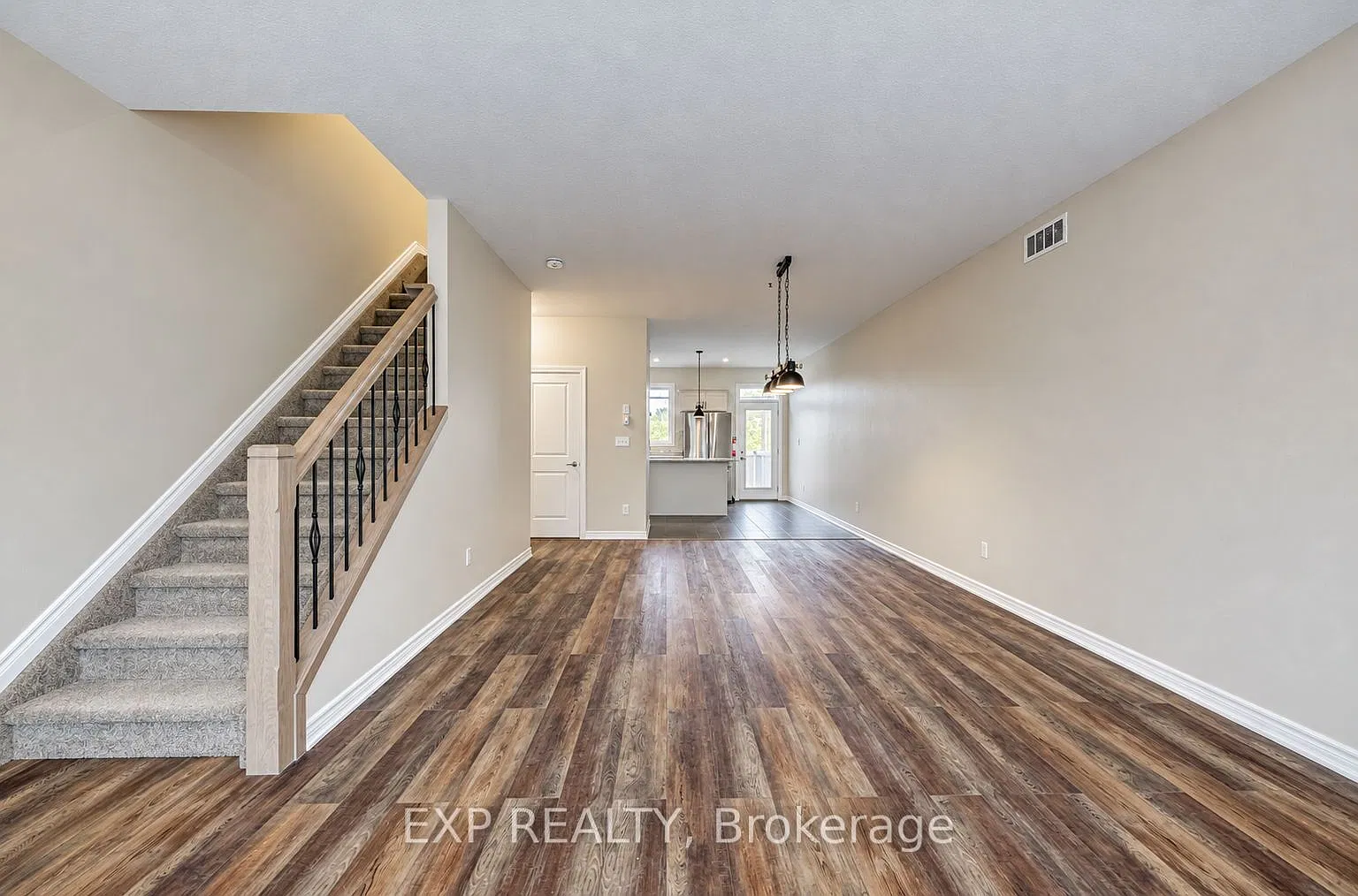 30 Balmoral St — Photo 3