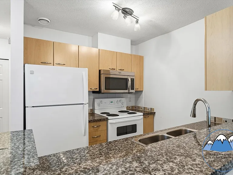 1420 Georgia St W — Photo 5