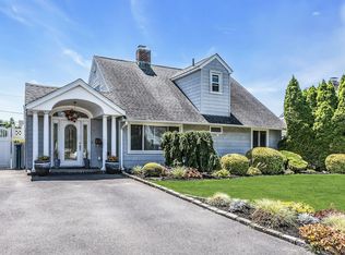 50 Sunrise Lane, Levittown, NY 11756