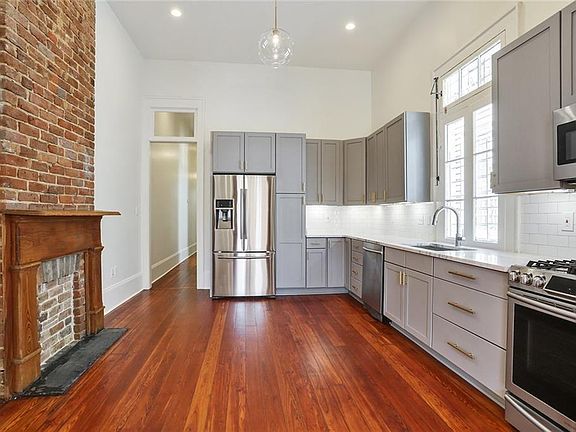 4th image of 1915 Dauphine St