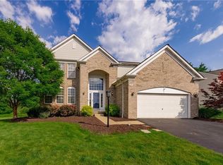 141 Coventry Ct, Chagrin Falls, OH 44023