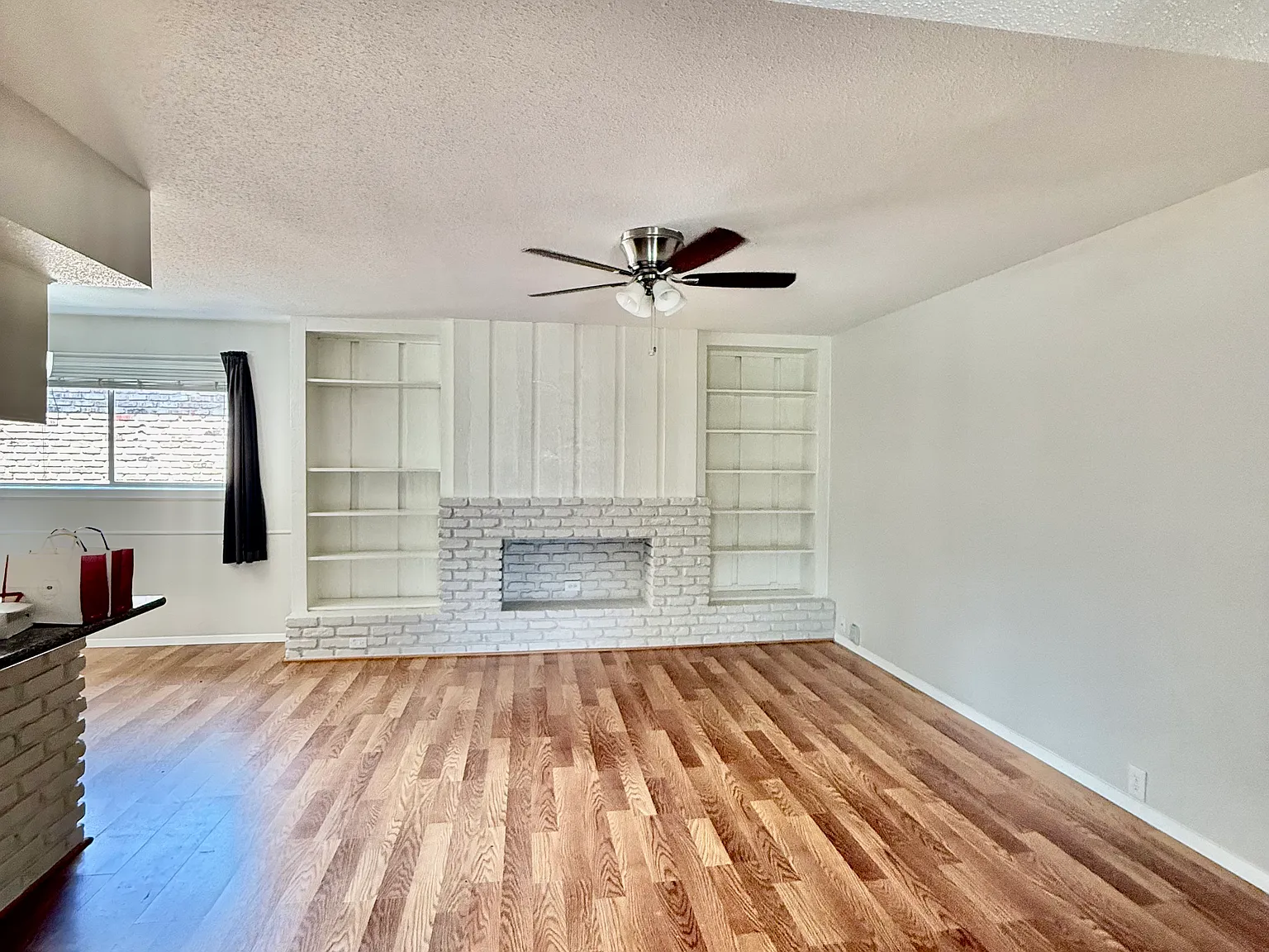 2101 Fountain View Dr — Photo 4