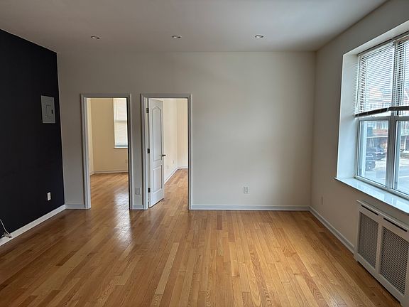 5th image of 426 Foster Ave #3