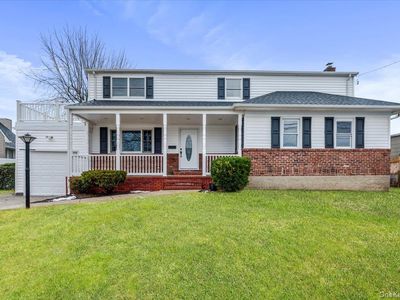 571 Center Dyre Avenue, West Islip, NY, 11795