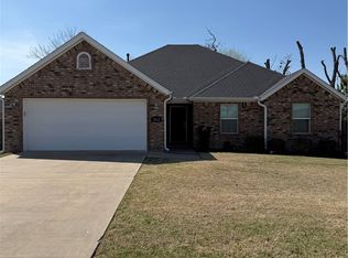 2912 S 21st St, Rogers, AR 72758