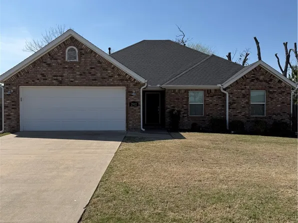 2912 S 21st St, Rogers, AR 72758