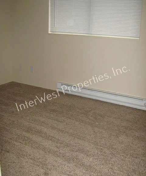 1040 W Powell Blvd — Photo 11