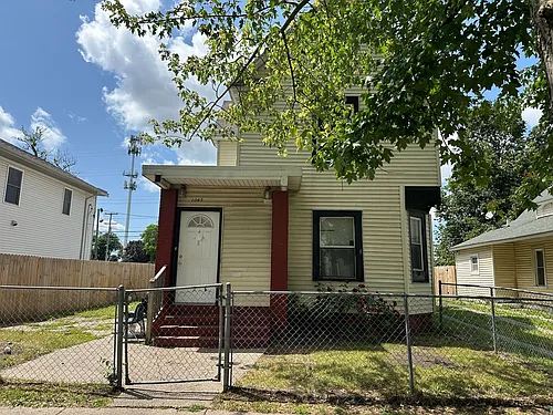 1065 Caulfield SW Photo 1