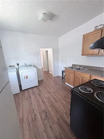 2 bed, 1.0 bath, 740 sqft, $1,200 — Photo 4