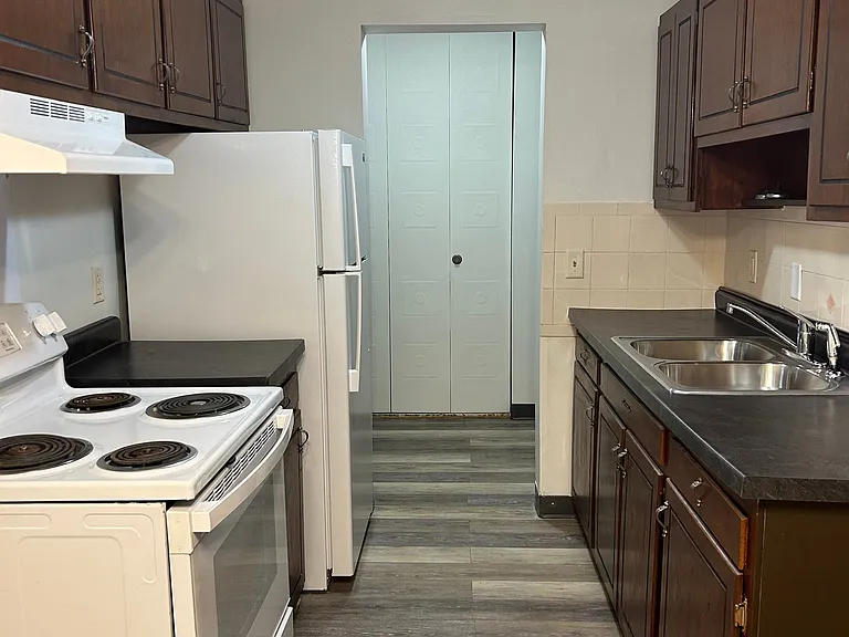 Tradewinds Apartments — Photo 49