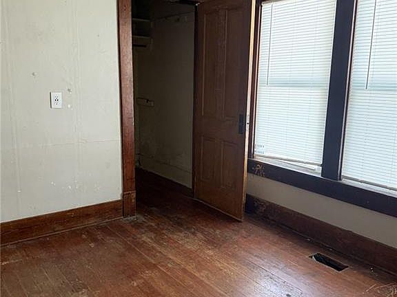 4th image of 414 N West St