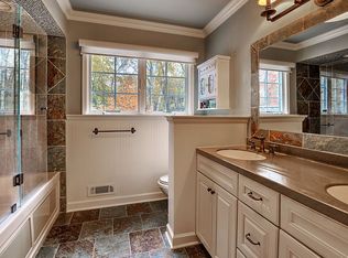 4 Forest Dr, Mendham, NJ 07945