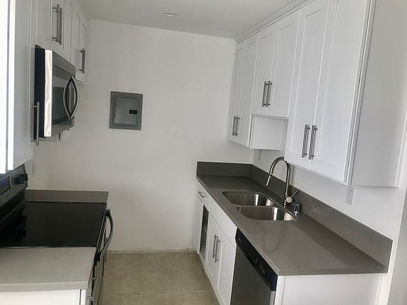 5th image of 1900 Dufour Ave #19