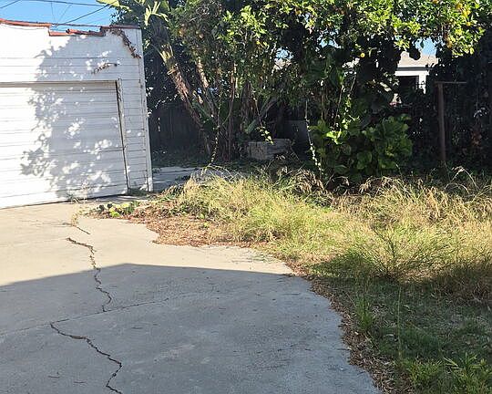 2nd image of 2230 S Ridgeley Dr