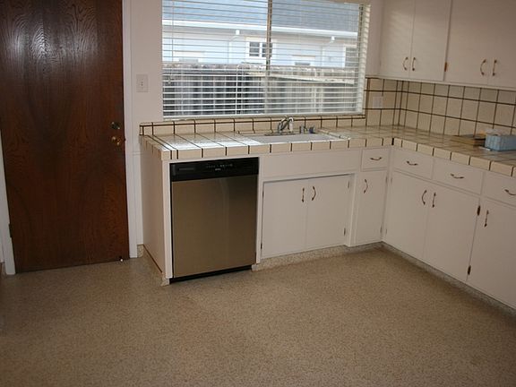 3rd image of 1571 Hawes Ct