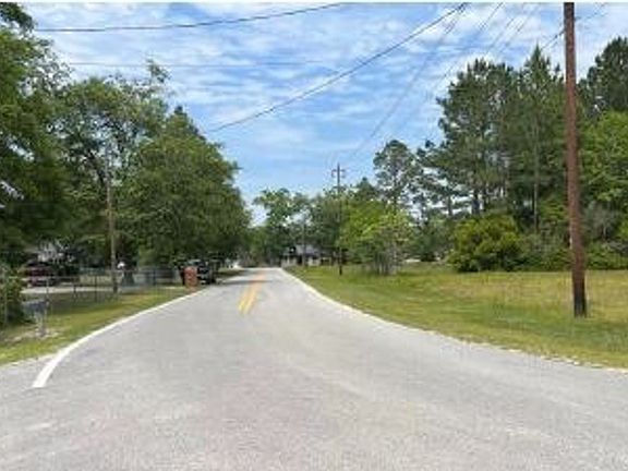 Exterior Neighborhood (street photo)