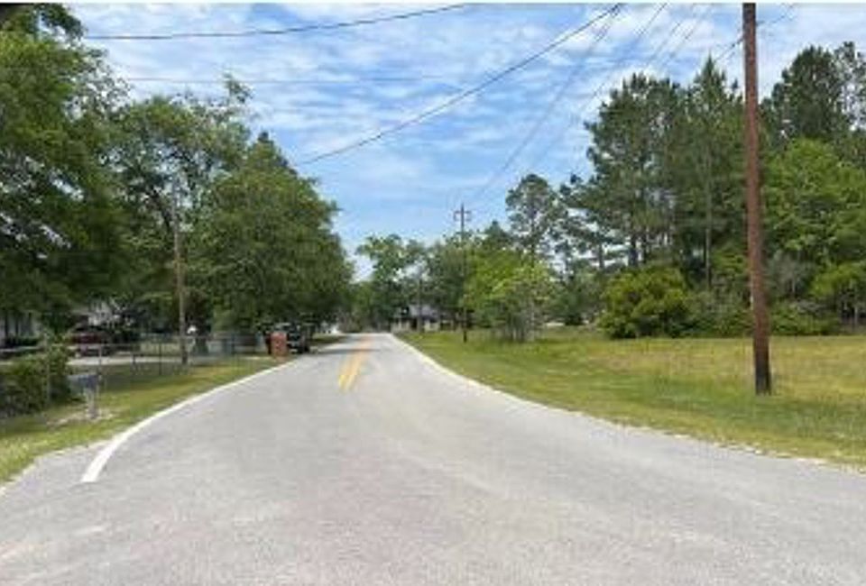 Exterior Neighborhood (street photo)