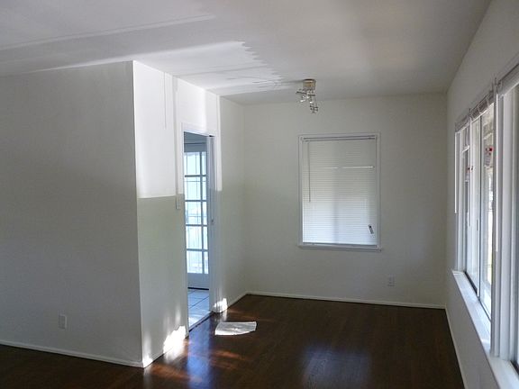 3rd image of 113 S Cabrillo Ave