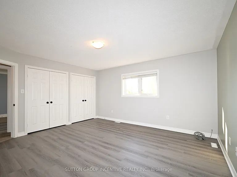 28 Silvercreek Cres #UPPER — Photo 12