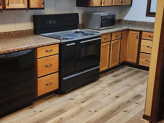 4th image of 535 E 1st St
