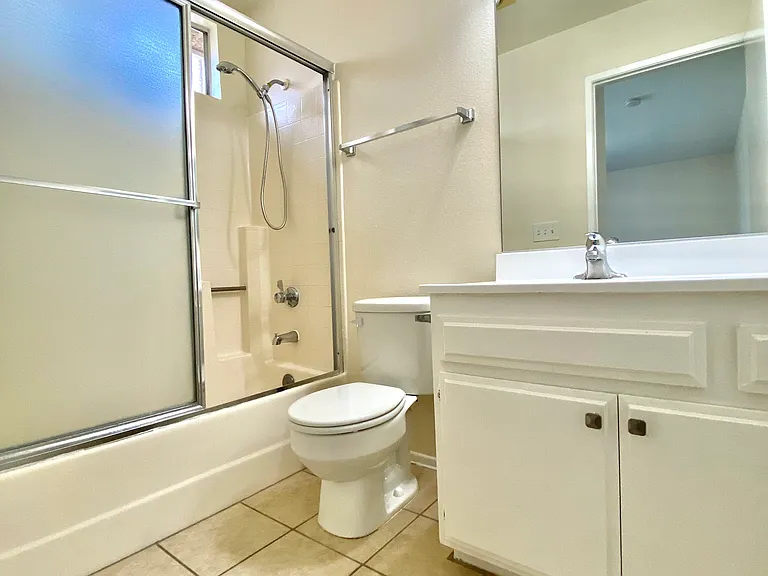 553 W 22nd St #2 — Photo 20