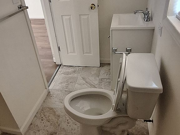 3rd image of 416 E Plantation Dr APT 7