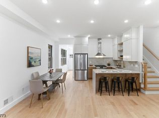 113 Oak St, Jersey City, NJ 07304